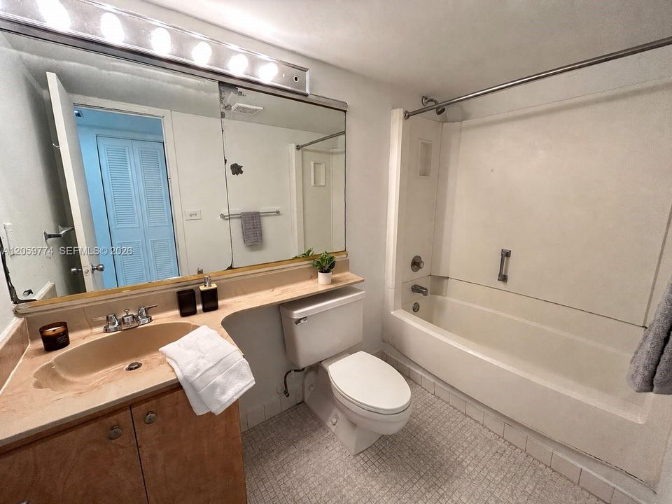 В аренду: $1,995 (2 спален, 2 ванн, 906 Квадратных фут)