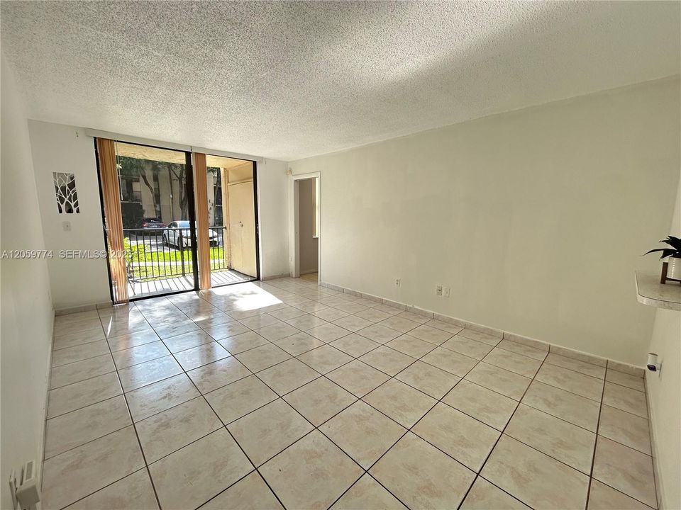В аренду: $1,995 (2 спален, 2 ванн, 906 Квадратных фут)