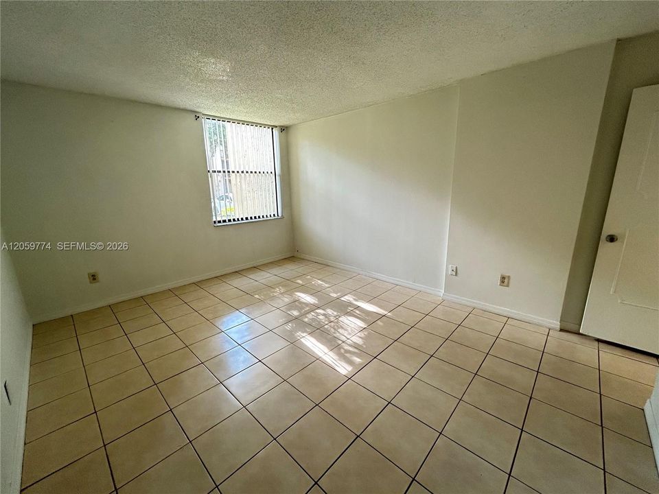 В аренду: $1,995 (2 спален, 2 ванн, 906 Квадратных фут)