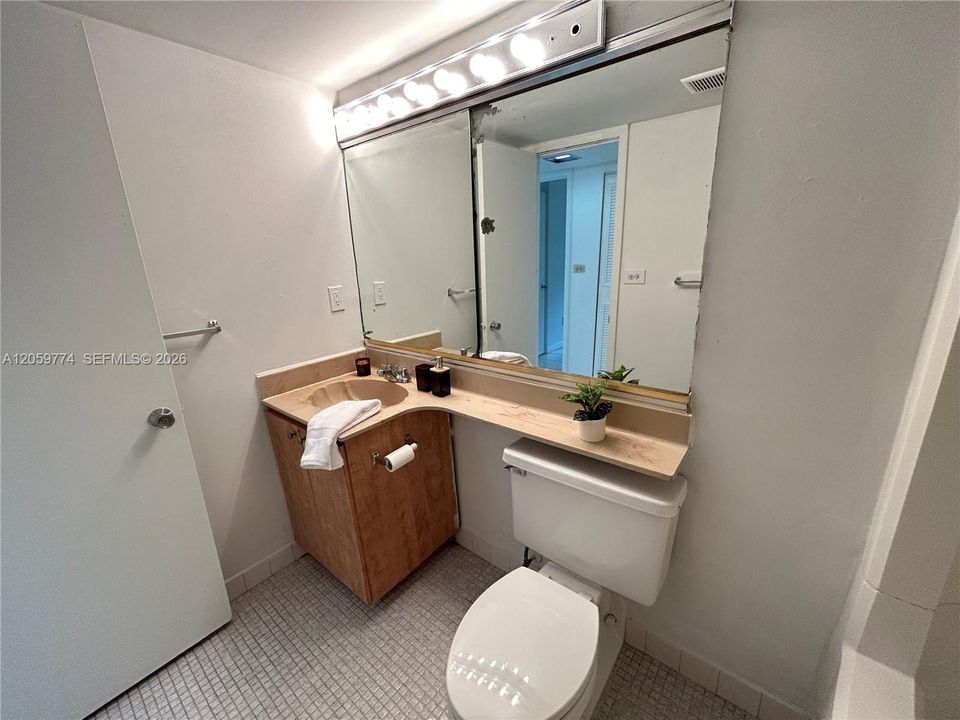 В аренду: $1,995 (2 спален, 2 ванн, 906 Квадратных фут)
