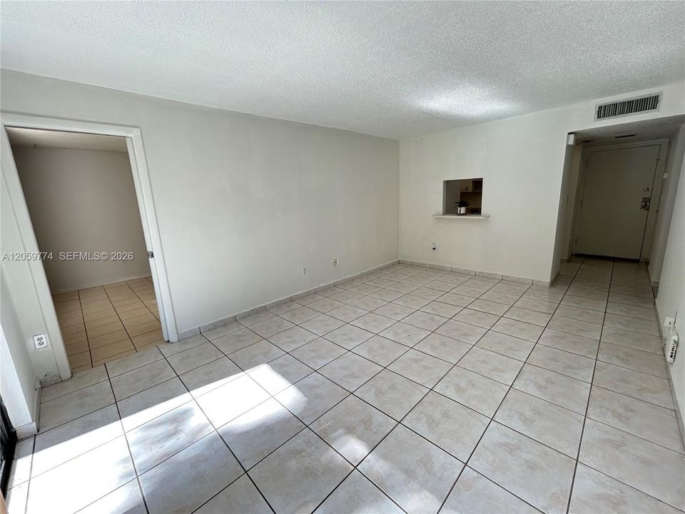 В аренду: $1,995 (2 спален, 2 ванн, 906 Квадратных фут)
