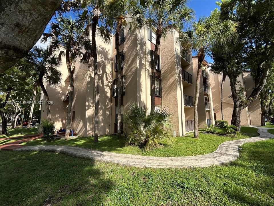 В аренду: $1,995 (2 спален, 2 ванн, 906 Квадратных фут)
