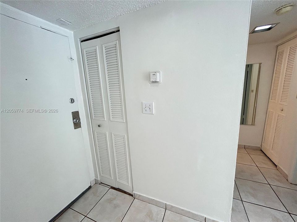 В аренду: $1,995 (2 спален, 2 ванн, 906 Квадратных фут)