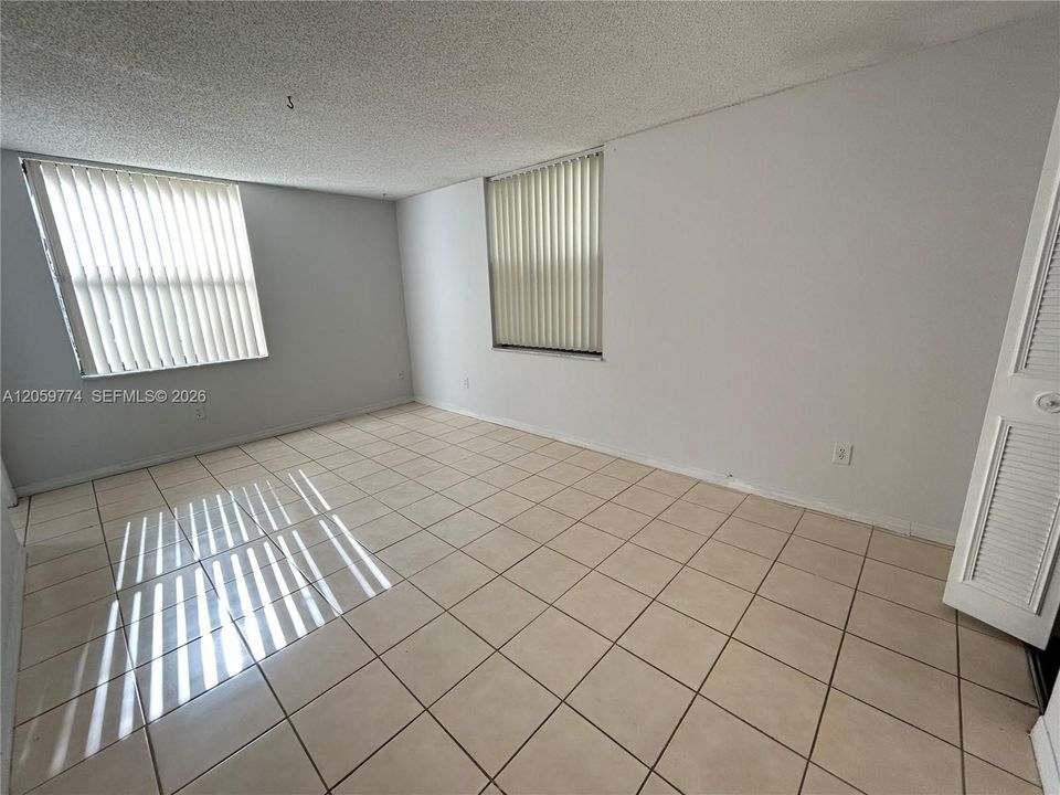 В аренду: $1,995 (2 спален, 2 ванн, 906 Квадратных фут)