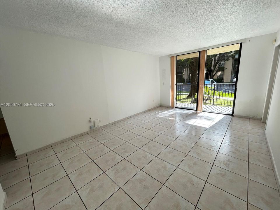 В аренду: $1,995 (2 спален, 2 ванн, 906 Квадратных фут)
