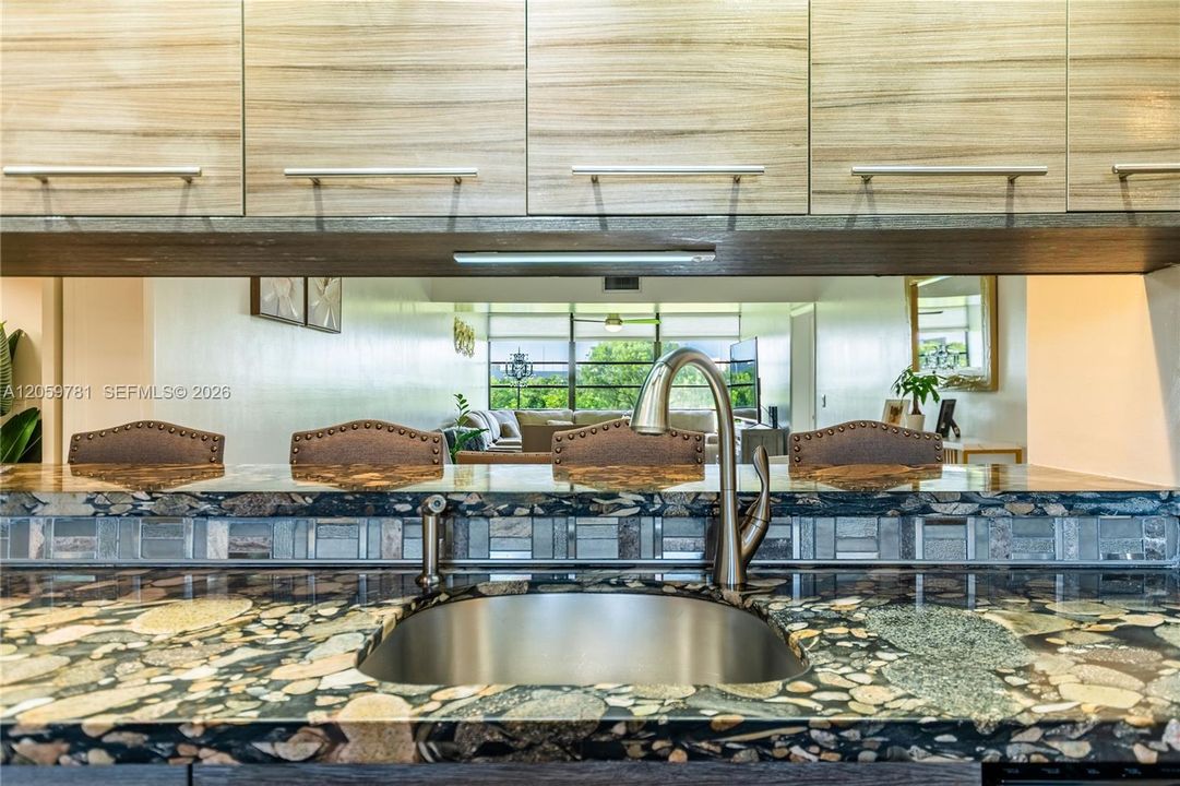 На продажу: $319,990 (2 спален, 2 ванн, 0 Квадратных фут)
