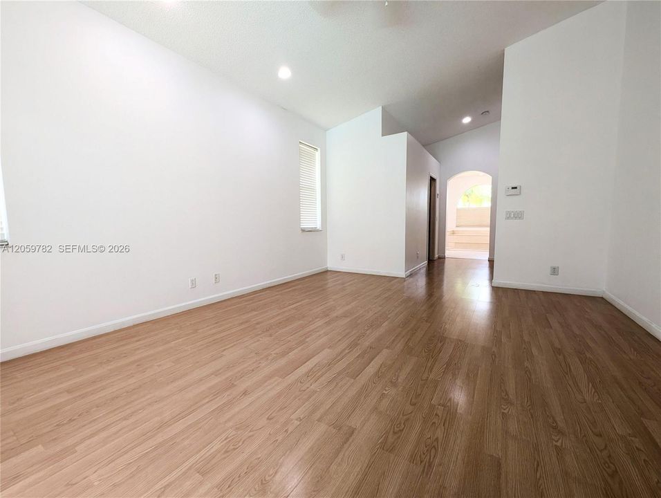 В аренду: $6,100 (4 спален, 3 ванн, 2777 Квадратных фут)