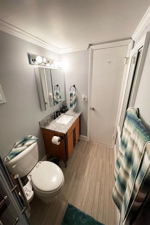 Full Bath to entry
