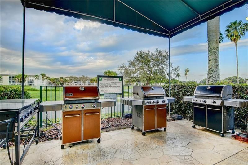 BAR-B-QUE AREA
