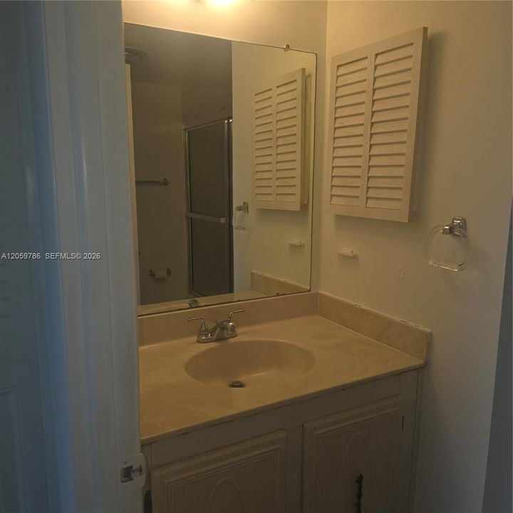 В аренду: $2,200 (2 спален, 2 ванн, 0 Квадратных фут)