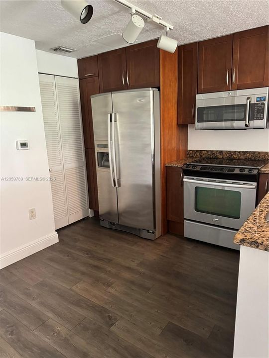 В аренду: $1,900 (1 спален, 1 ванн, 0 Квадратных фут)