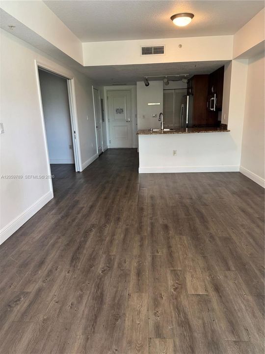 В аренду: $1,900 (1 спален, 1 ванн, 0 Квадратных фут)