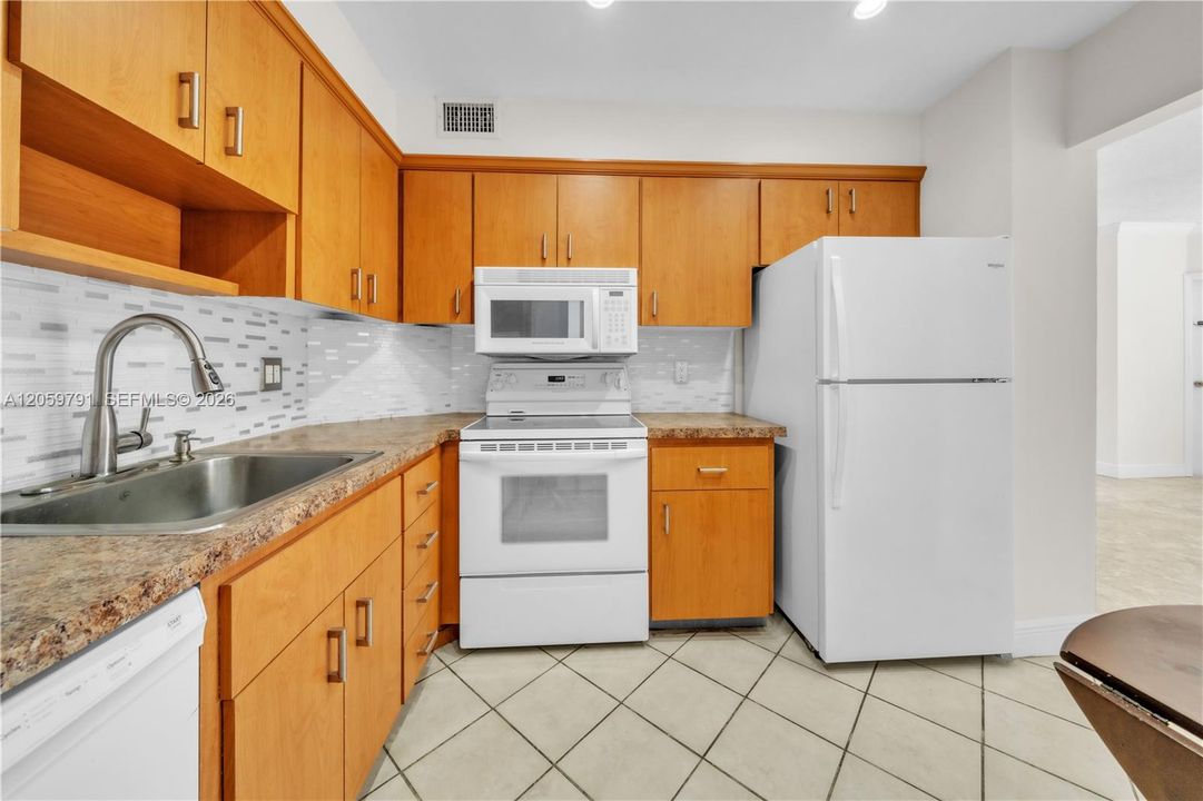 В аренду: $3,300 (2 спален, 2 ванн, 1380 Квадратных фут)