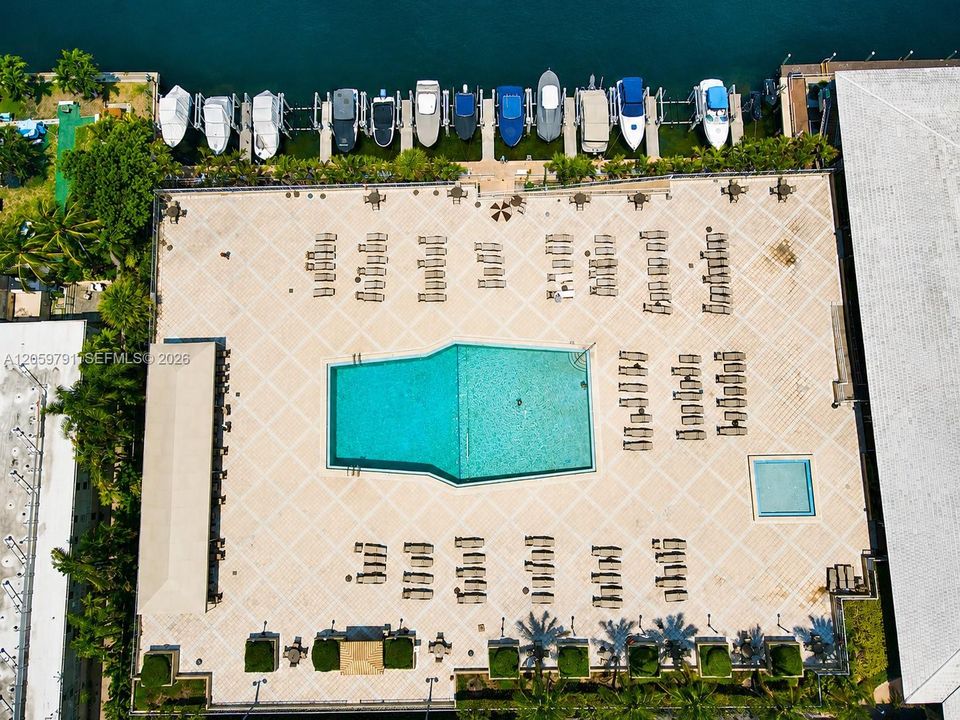 В аренду: $3,300 (2 спален, 2 ванн, 1380 Квадратных фут)