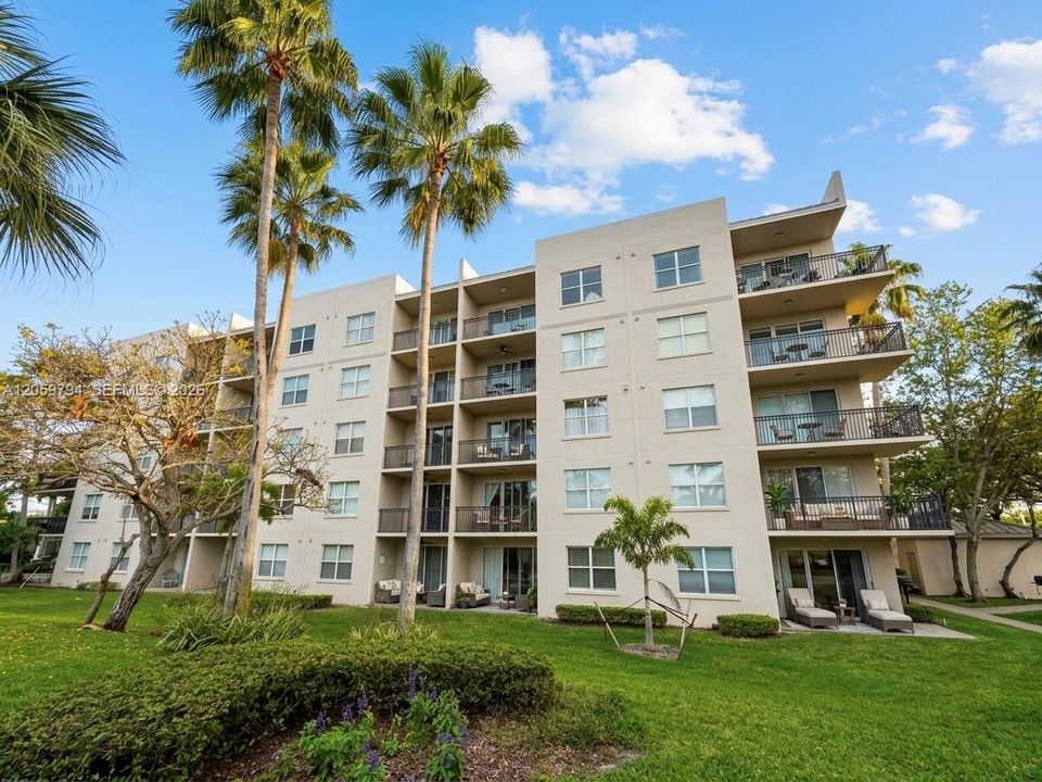 В аренду: $2,600 (2 спален, 2 ванн, 1081 Квадратных фут)
