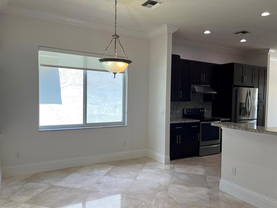 EAT IN AREA OF KITCHEN