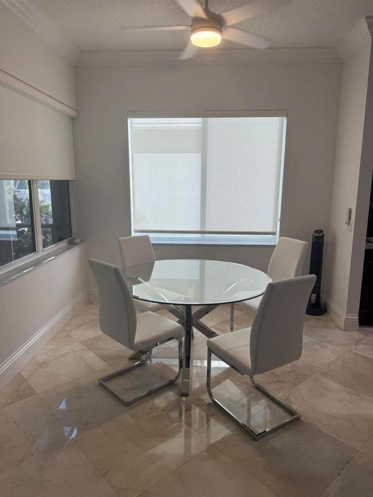 EAT IN AREA OF KITCHEN