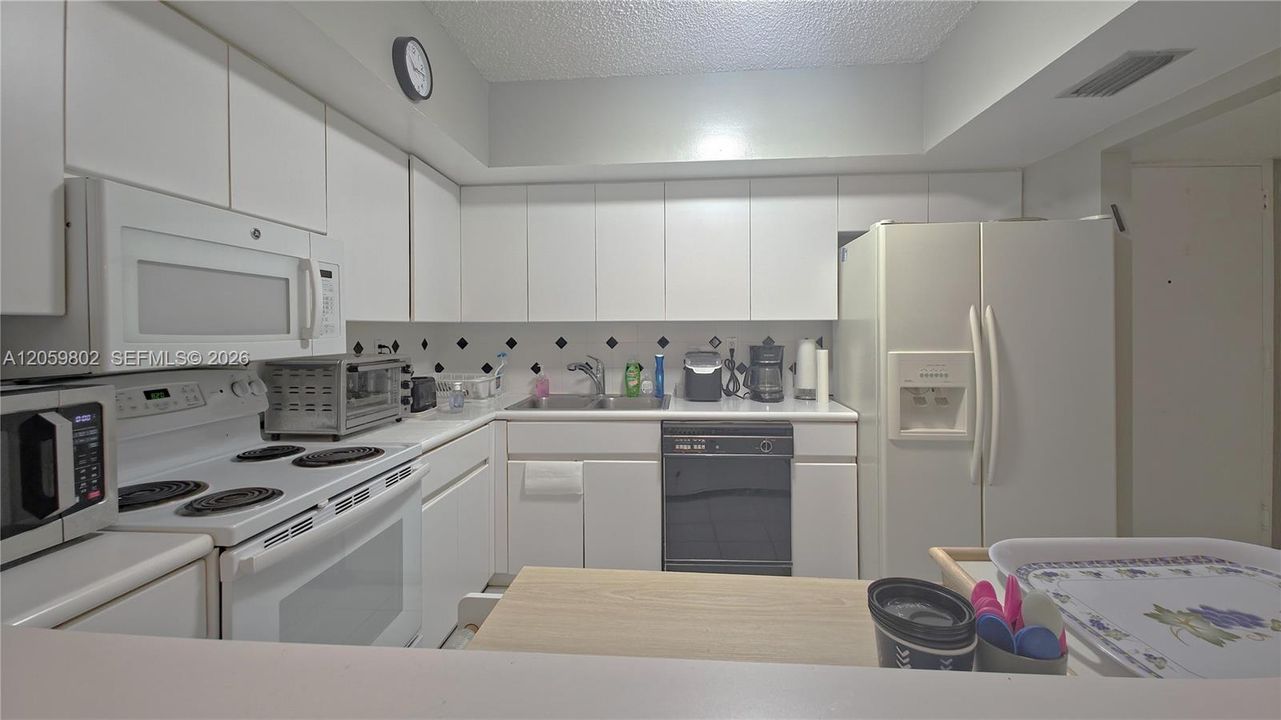 For Sale: $945,000 (2 beds, 2 baths, 1260 Square Feet)