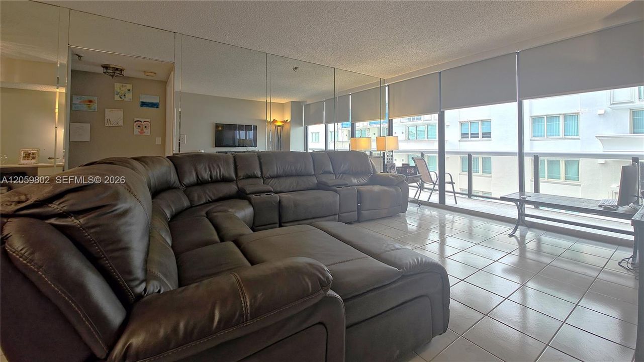For Sale: $945,000 (2 beds, 2 baths, 1260 Square Feet)