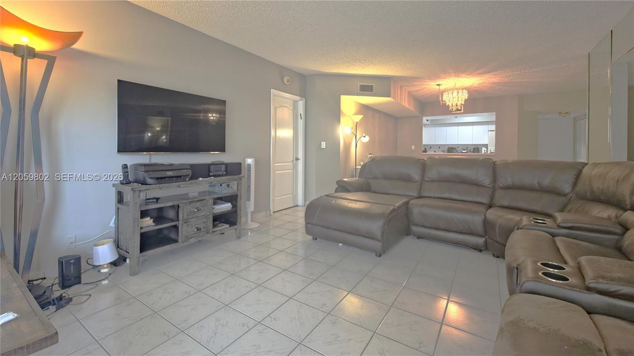 For Sale: $945,000 (2 beds, 2 baths, 1260 Square Feet)
