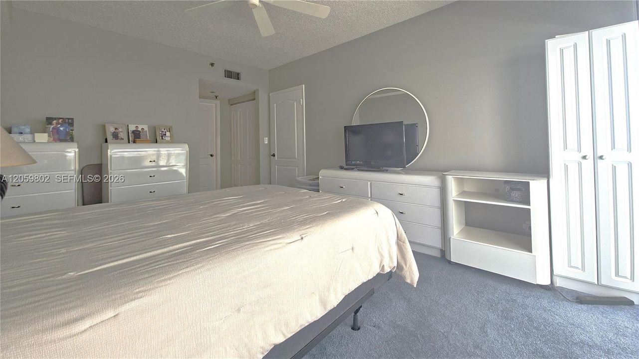 For Sale: $945,000 (2 beds, 2 baths, 1260 Square Feet)