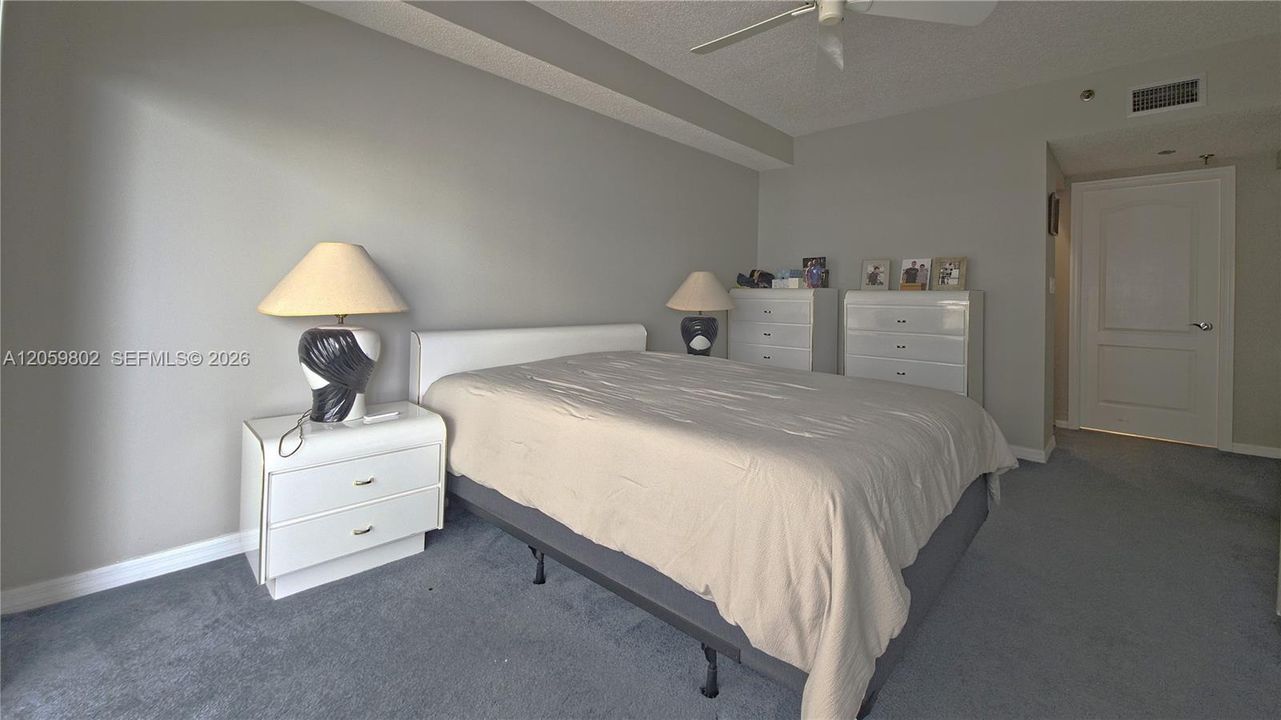 For Sale: $945,000 (2 beds, 2 baths, 1260 Square Feet)