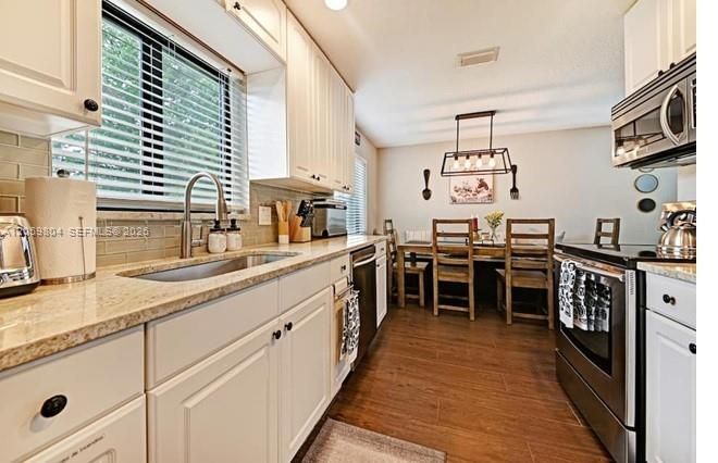 В аренду: $5,300 (3 спален, 3 ванн, 1505 Квадратных фут)