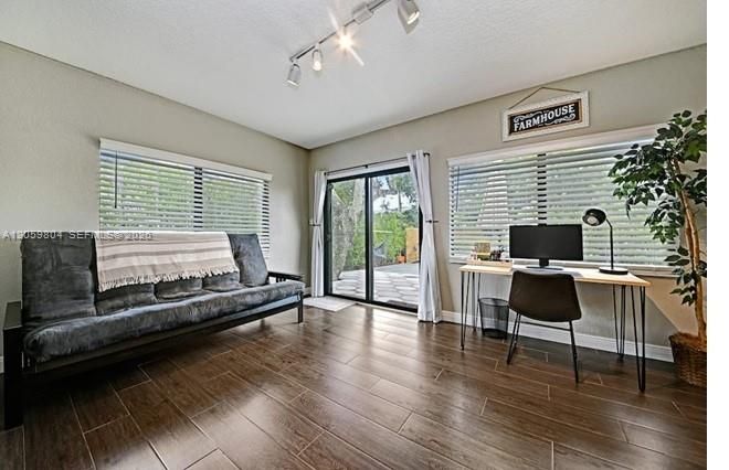 В аренду: $5,300 (3 спален, 3 ванн, 1505 Квадратных фут)