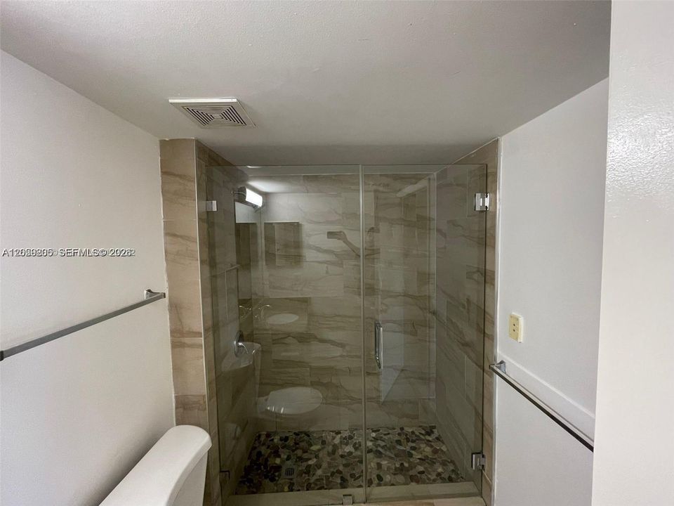 На продажу: $249,800 (2 спален, 2 ванн, 1030 Квадратных фут)
