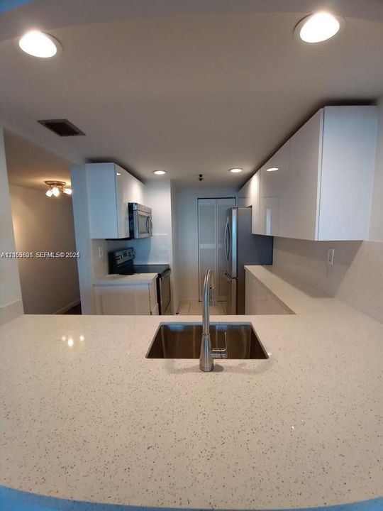 В аренду: $3,199 (1 спален, 1 ванн, 1066 Квадратных фут)