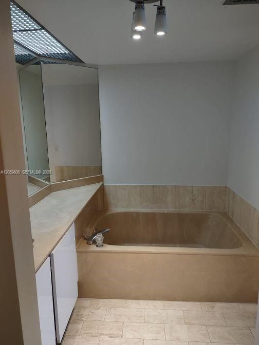 В аренду: $3,199 (1 спален, 1 ванн, 1066 Квадратных фут)