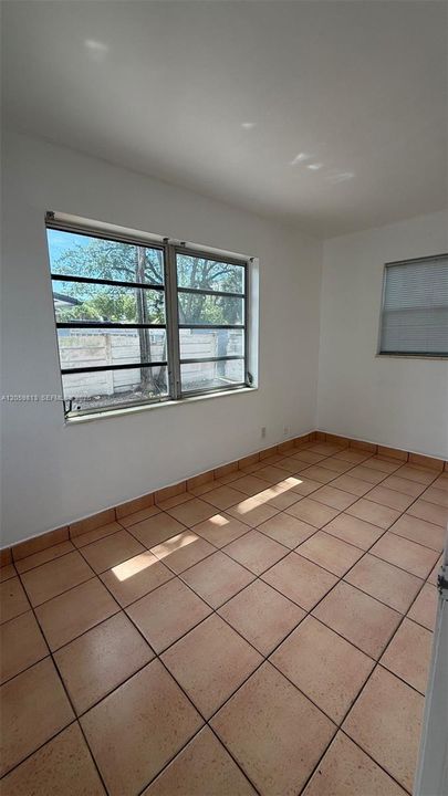 В аренду: $1,600 (2 спален, 1 ванн, 0 Квадратных фут)