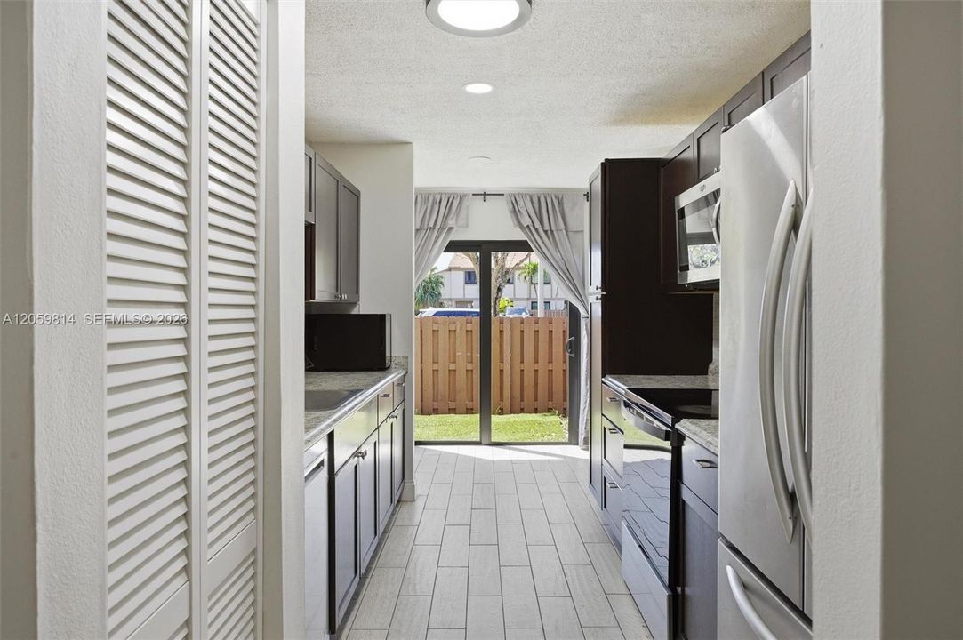 For Rent: $2,400 (2 beds, 1 baths, 1186 Square Feet)