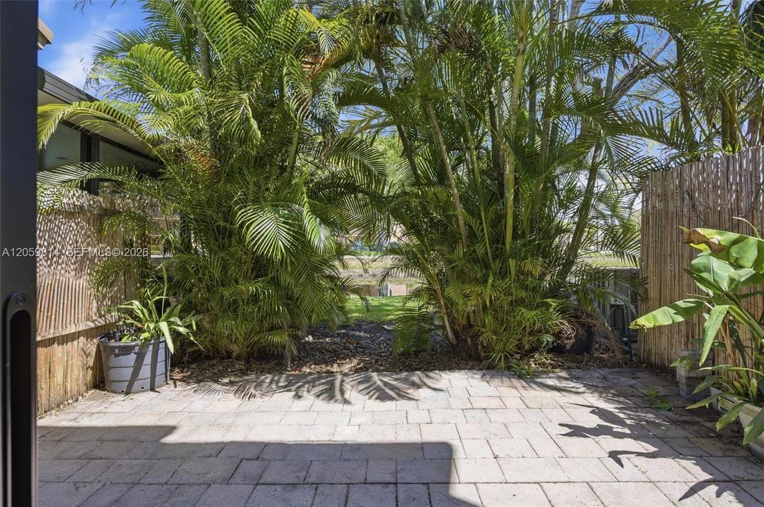 For Rent: $2,400 (2 beds, 1 baths, 1186 Square Feet)