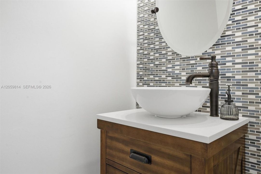 For Rent: $2,400 (2 beds, 1 baths, 1186 Square Feet)