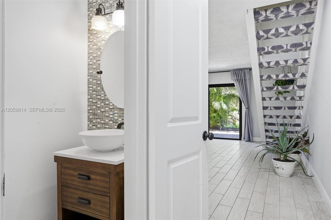 For Rent: $2,400 (2 beds, 1 baths, 1186 Square Feet)