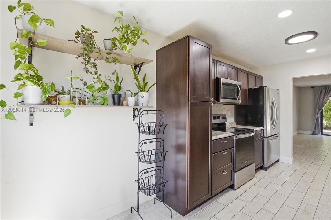 For Rent: $2,400 (2 beds, 1 baths, 1186 Square Feet)