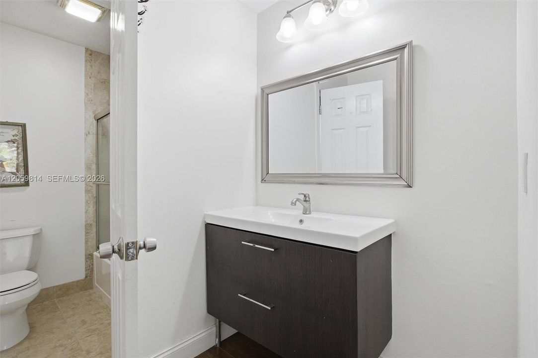 For Rent: $2,400 (2 beds, 1 baths, 1186 Square Feet)