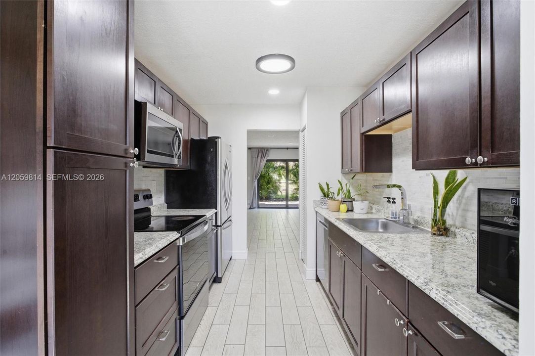 For Rent: $2,400 (2 beds, 1 baths, 1186 Square Feet)
