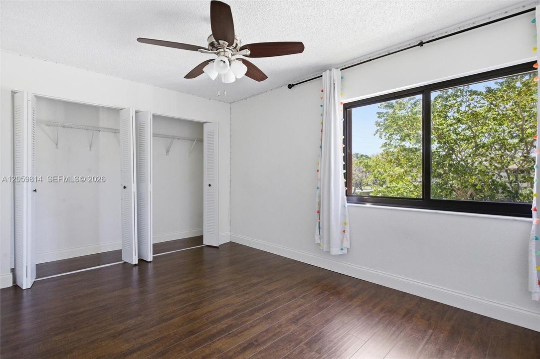For Rent: $2,400 (2 beds, 1 baths, 1186 Square Feet)