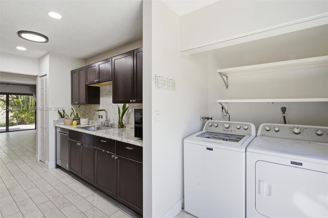 For Rent: $2,400 (2 beds, 1 baths, 1186 Square Feet)