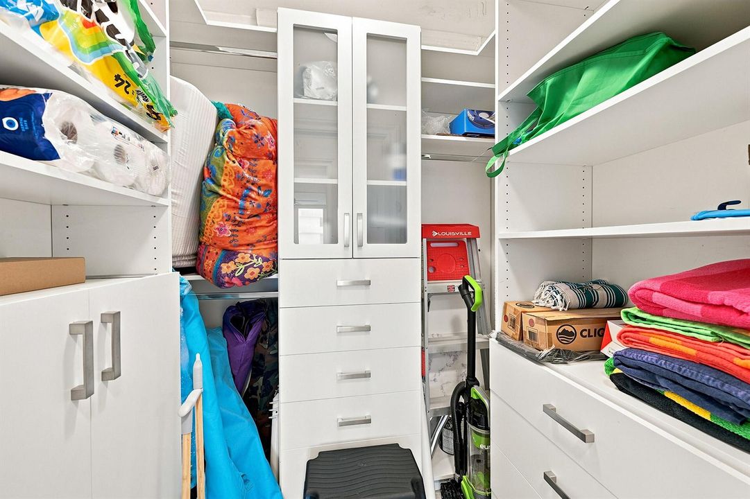walk-in closet