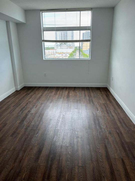 HOLLYWOOD ST 2025