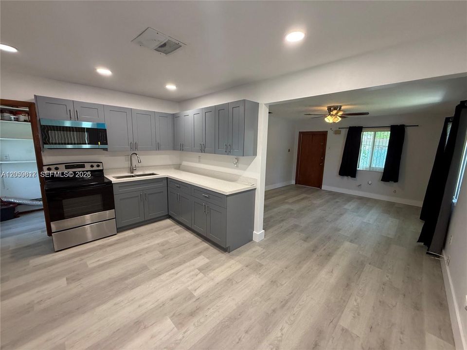 For Rent: $2,300 (2 beds, 2 baths, 1056 Square Feet)