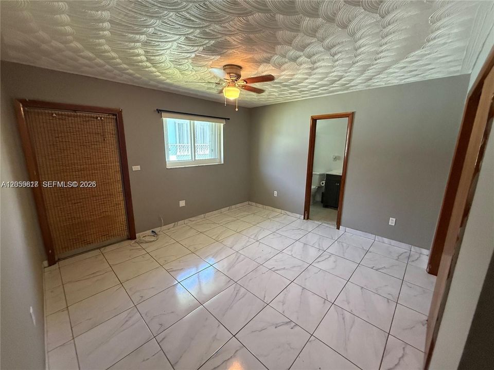 For Rent: $2,300 (2 beds, 2 baths, 1056 Square Feet)