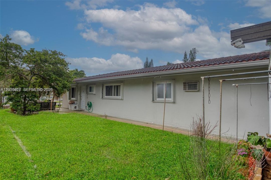 For Rent: $2,300 (2 beds, 2 baths, 1056 Square Feet)