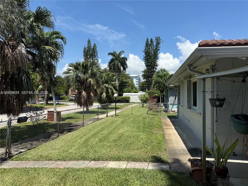 For Rent: $2,300 (2 beds, 2 baths, 1056 Square Feet)