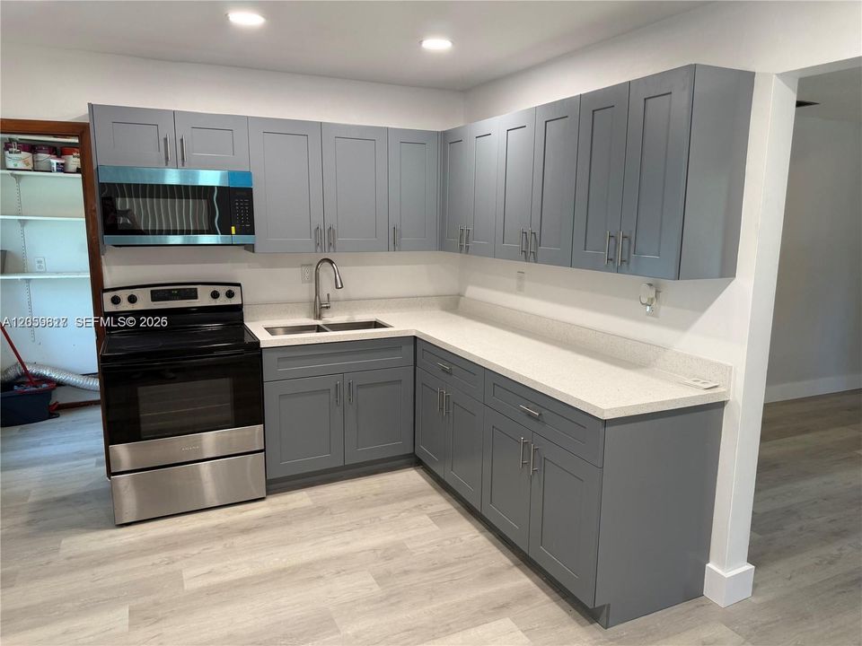 For Rent: $2,300 (2 beds, 2 baths, 1056 Square Feet)