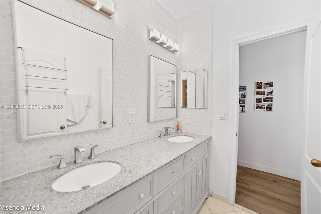 В аренду: $3,000 (3 спален, 2 ванн, 2336 Квадратных фут)