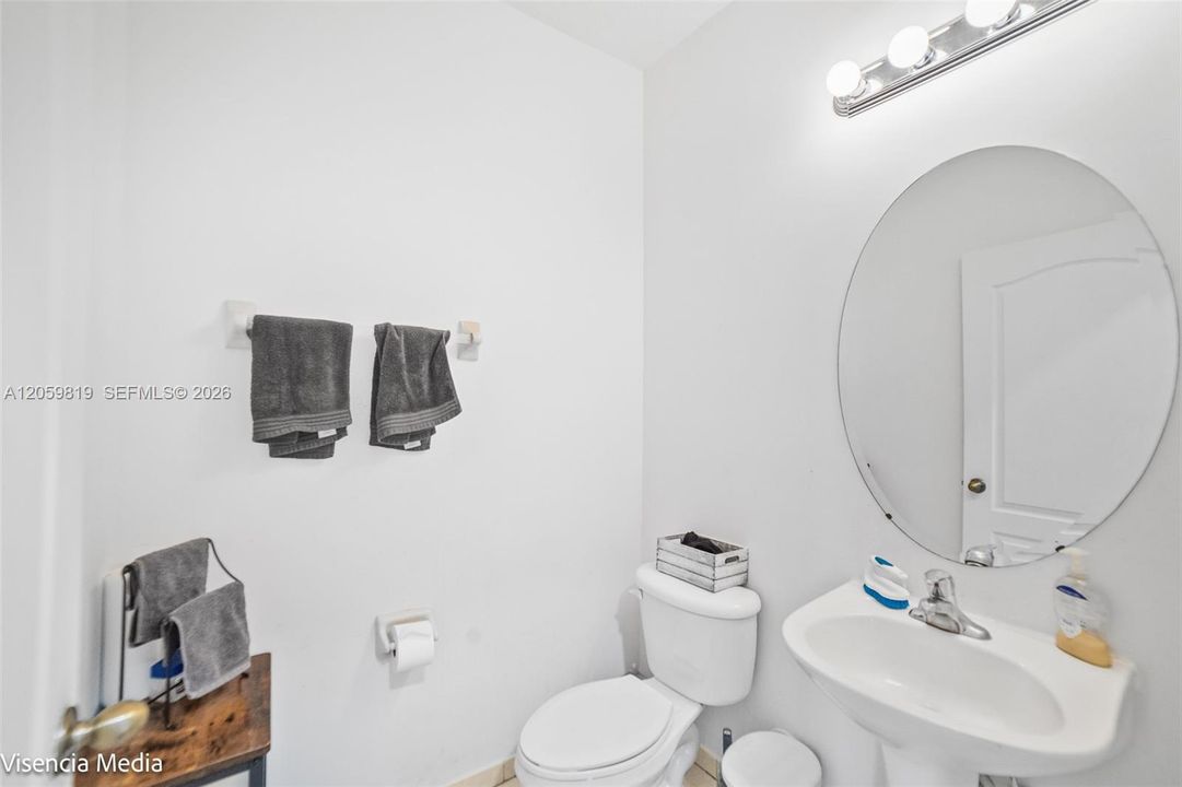 В аренду: $3,000 (3 спален, 2 ванн, 2336 Квадратных фут)